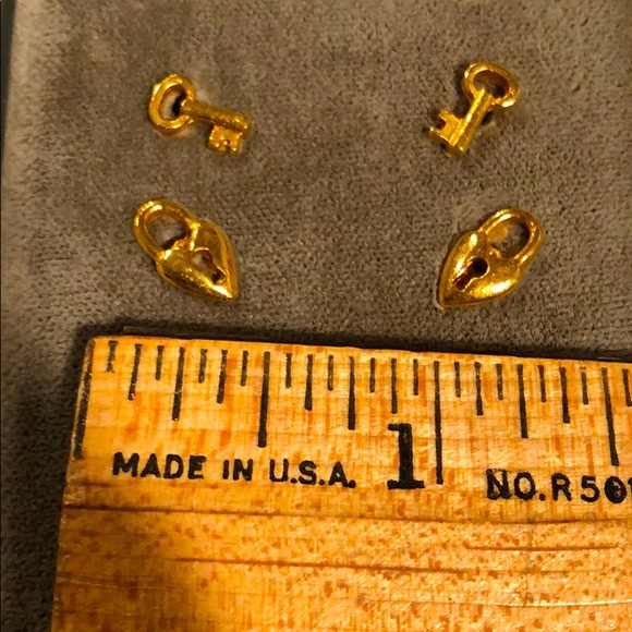 Lock and key -Key to my Heart stud earrings - Picture 3 of 6